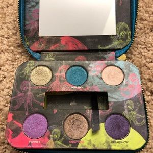 Urban Decay eyeshadow palette